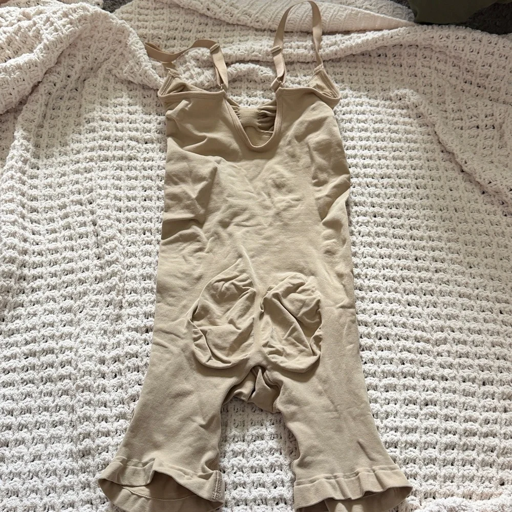 SKIMS Beige Shapewear Bodysuit - Picture 3 of 3